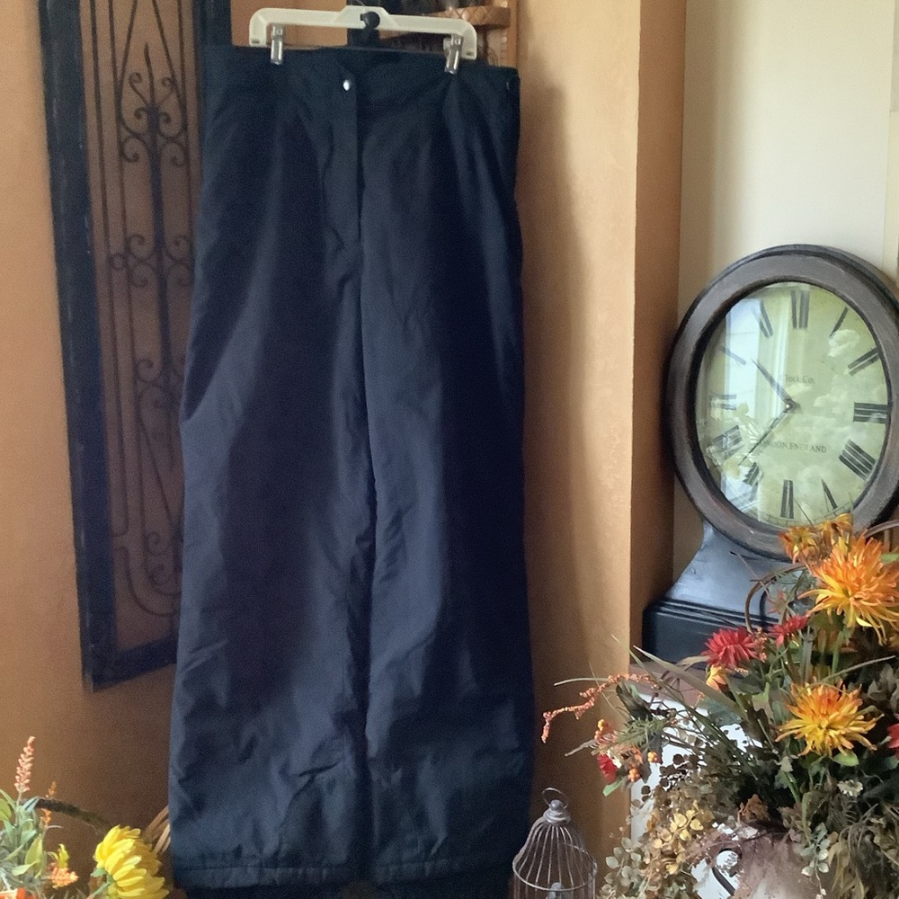 Obermeyer Ladies size 16 black snow pants
